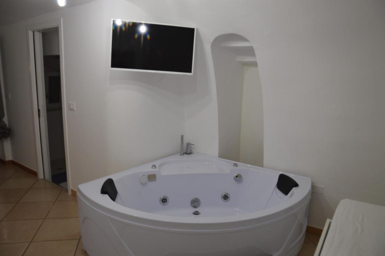 Appartamenti Ostuni 21Mqsuitehomes , Appartamento Con Mini Piscina Privata, Appartamenti Con Vasca Idromassaggio & Appartamenti Standard Extérieur photo