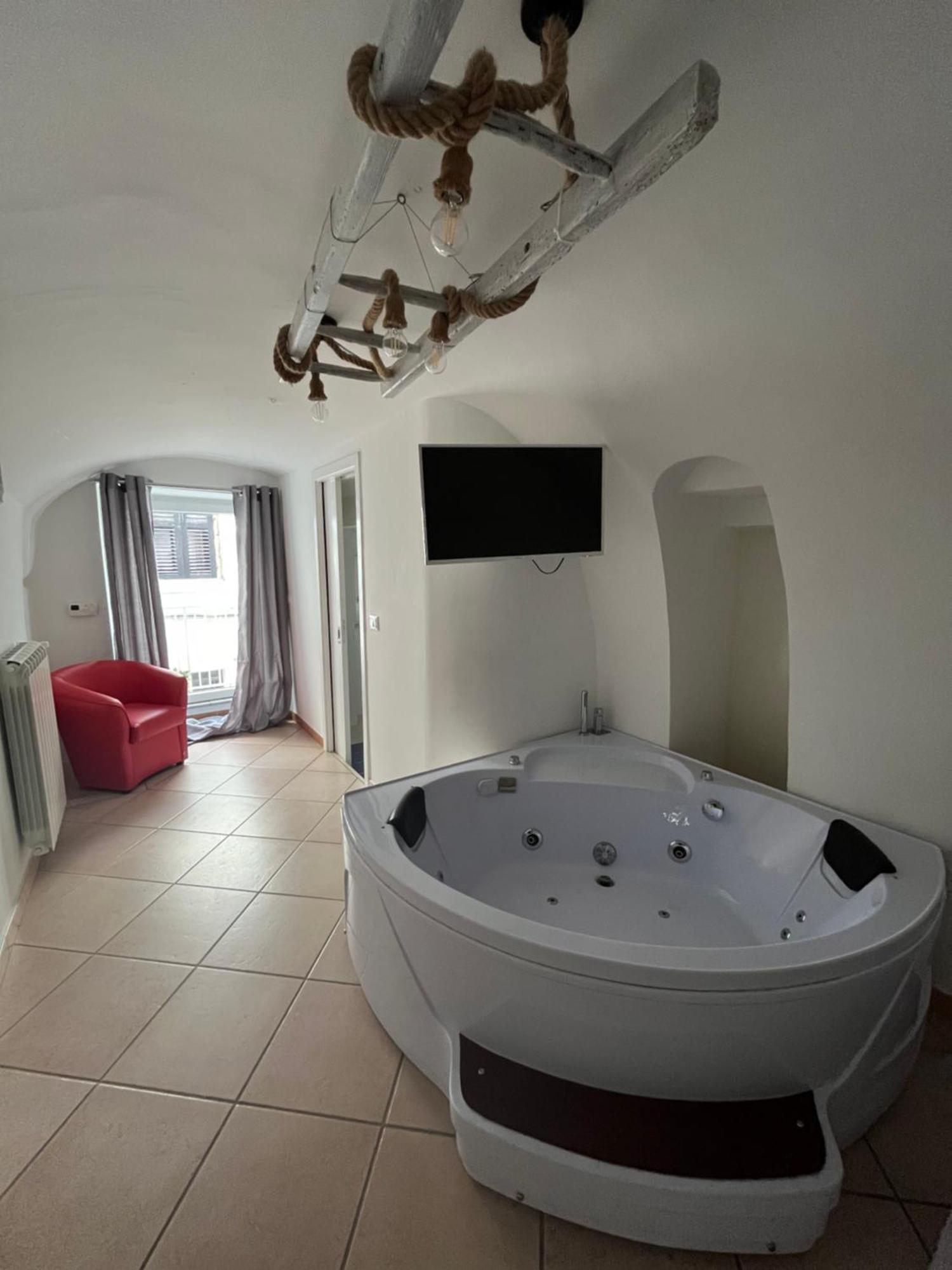 Appartamenti Ostuni 21Mqsuitehomes , Appartamento Con Mini Piscina Privata, Appartamenti Con Vasca Idromassaggio & Appartamenti Standard Extérieur photo